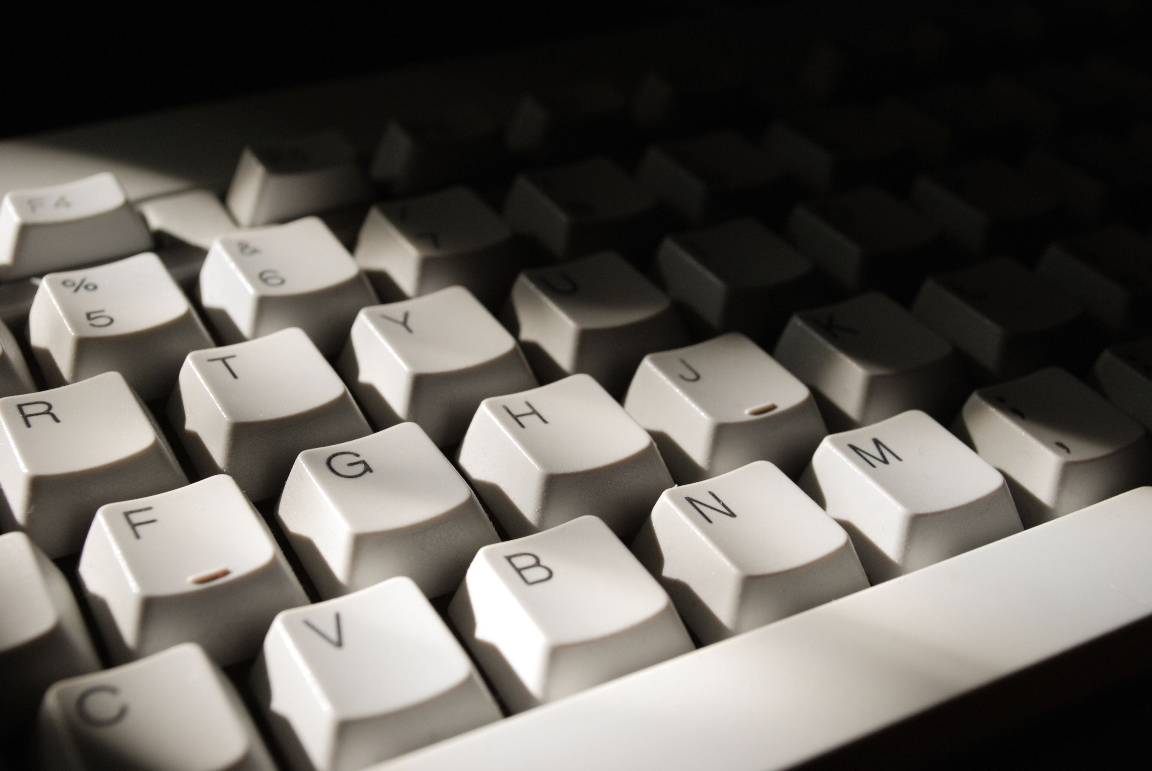 Why Your Keyboard Feels Cheap (Even If It Wasn't) | Kerno
