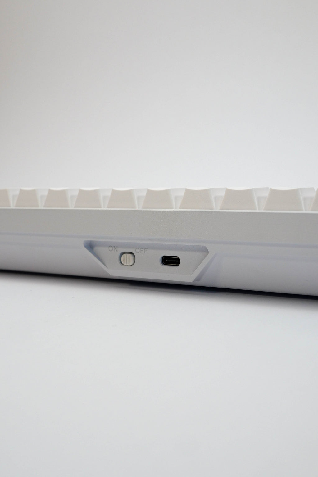Ice Crystal White 65% Keyboard - Kerno Exclusive | Gasket Mount, Tri-mode Wireless - Kerno
