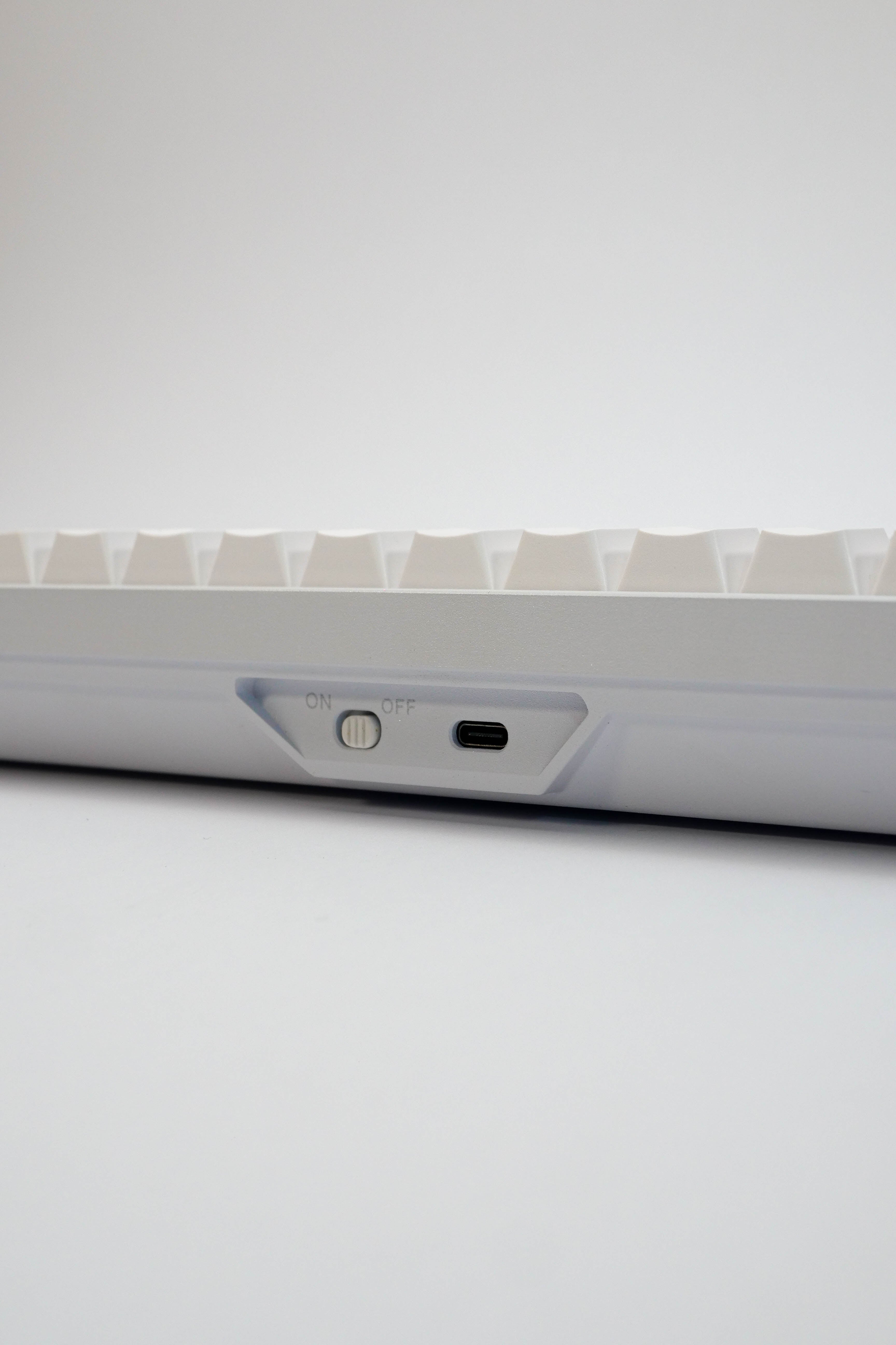 Ice Crystal White 65% Keyboard - Kerno Exclusive | Gasket Mount, Tri-mode Wireless - Kerno