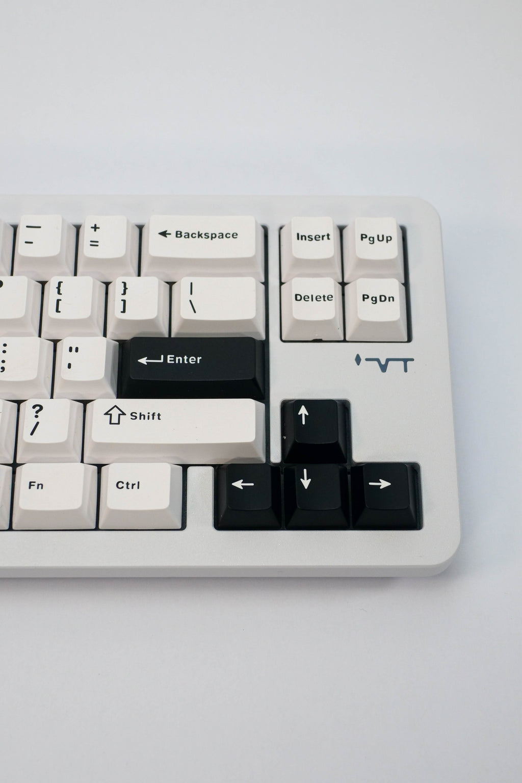 Ice Crystal White 65% Keyboard - Kerno Exclusive | Gasket Mount, Tri-mode Wireless - Kerno