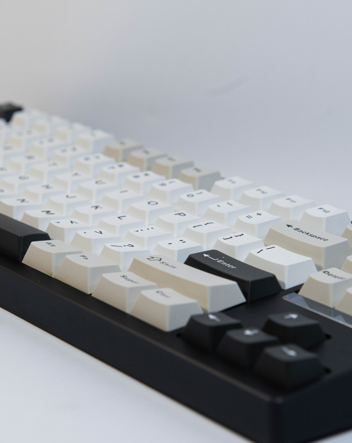 Dark Night Kingdom: 80% Aluminum Wireless Keyboard - Kerno