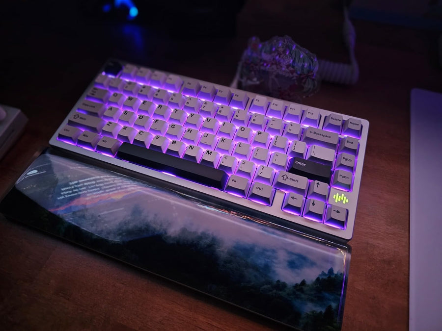 Genuinely Great Keyboard, Well Designed and Premium Feel Very impressed with the quality of this keyboard! Compared to my previous one, this comes fully built with great keycaps and fully lubed switches and stems and a great gasket mount. 