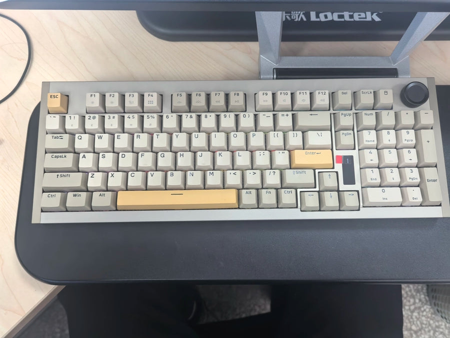 Fast shipping, novel design, and excellent feel; those who like it should definitely buy it.