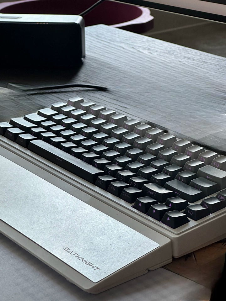 Ink Dust White: 75% Wireless Keyboard, Foldable Palm Rest - Kerno