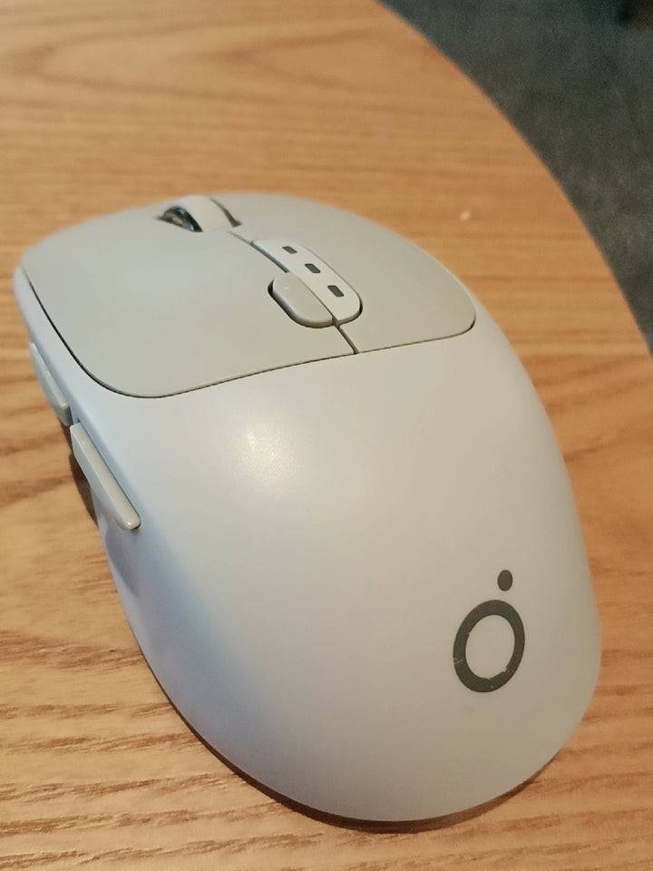 After using it for a while, this review is more authentic. It's pretty good, very smooth, hahaha.