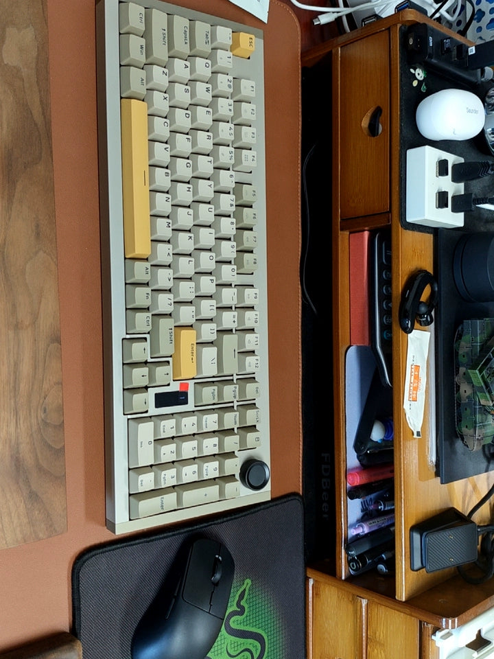 I bought two, and I especially love this layout. This 96 Ultra meets all my requirements: volume knob, metal frame, wired and wireless dual 8K, pure sound