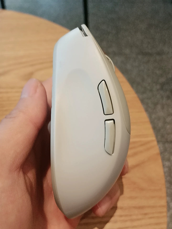 After using it for a while, this review is more authentic. It's pretty good, very smooth, hahaha.