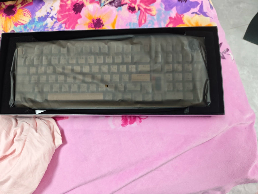 I bought two, and I especially love this layout. This 96 Ultra meets all my requirements: volume knob, metal frame, wired and wireless dual 8K, pure sound