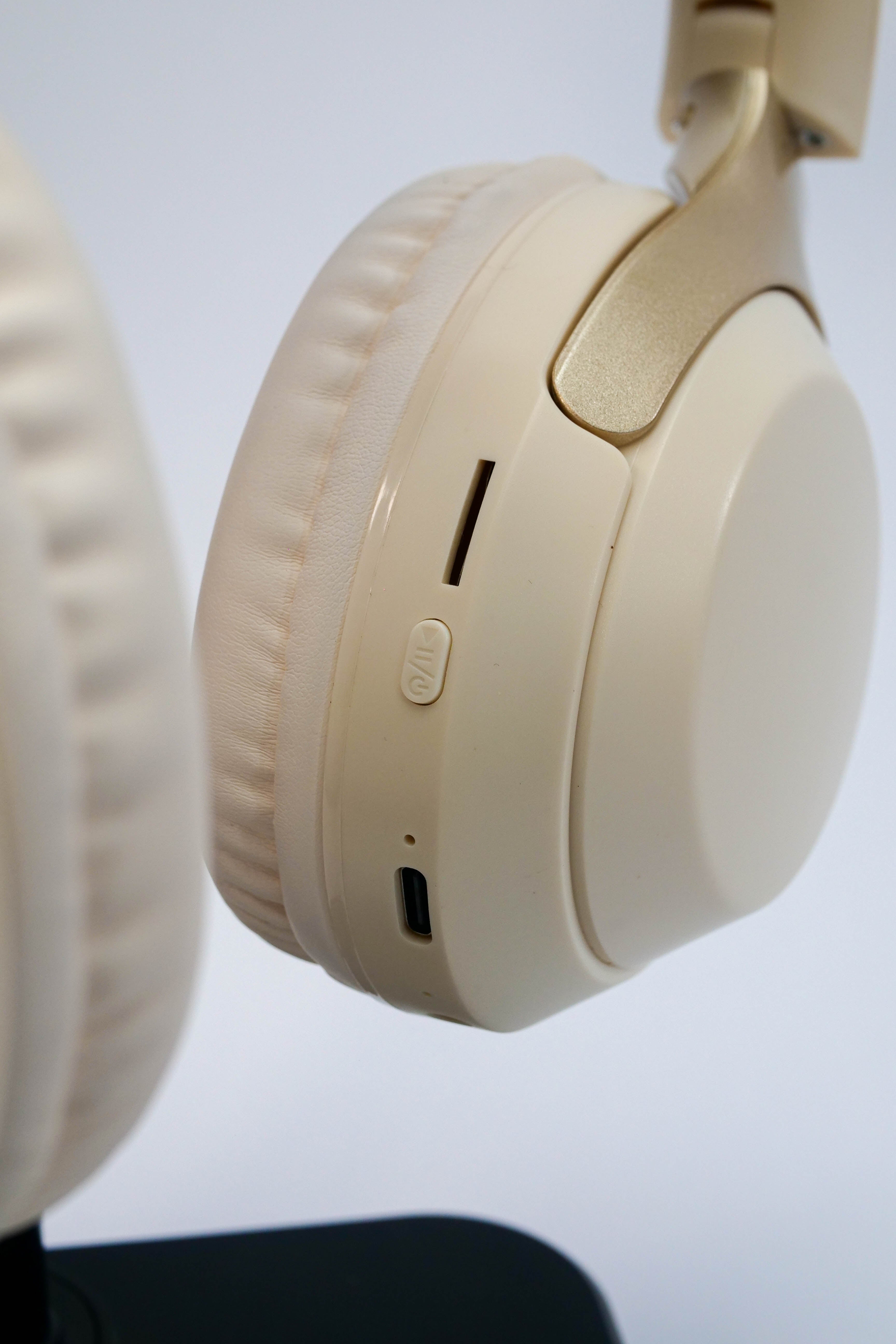 Kerno Headphones: Athens White, Over-Ear ANC - Kerno