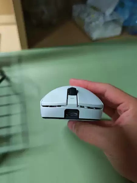 Both looks and performance are top-notch! The matte white casing has a fantastic texture, doesn't attract fingerprints, the buttons are crisp and satisfying, and the scroll wheel has just the right amount of resistance.