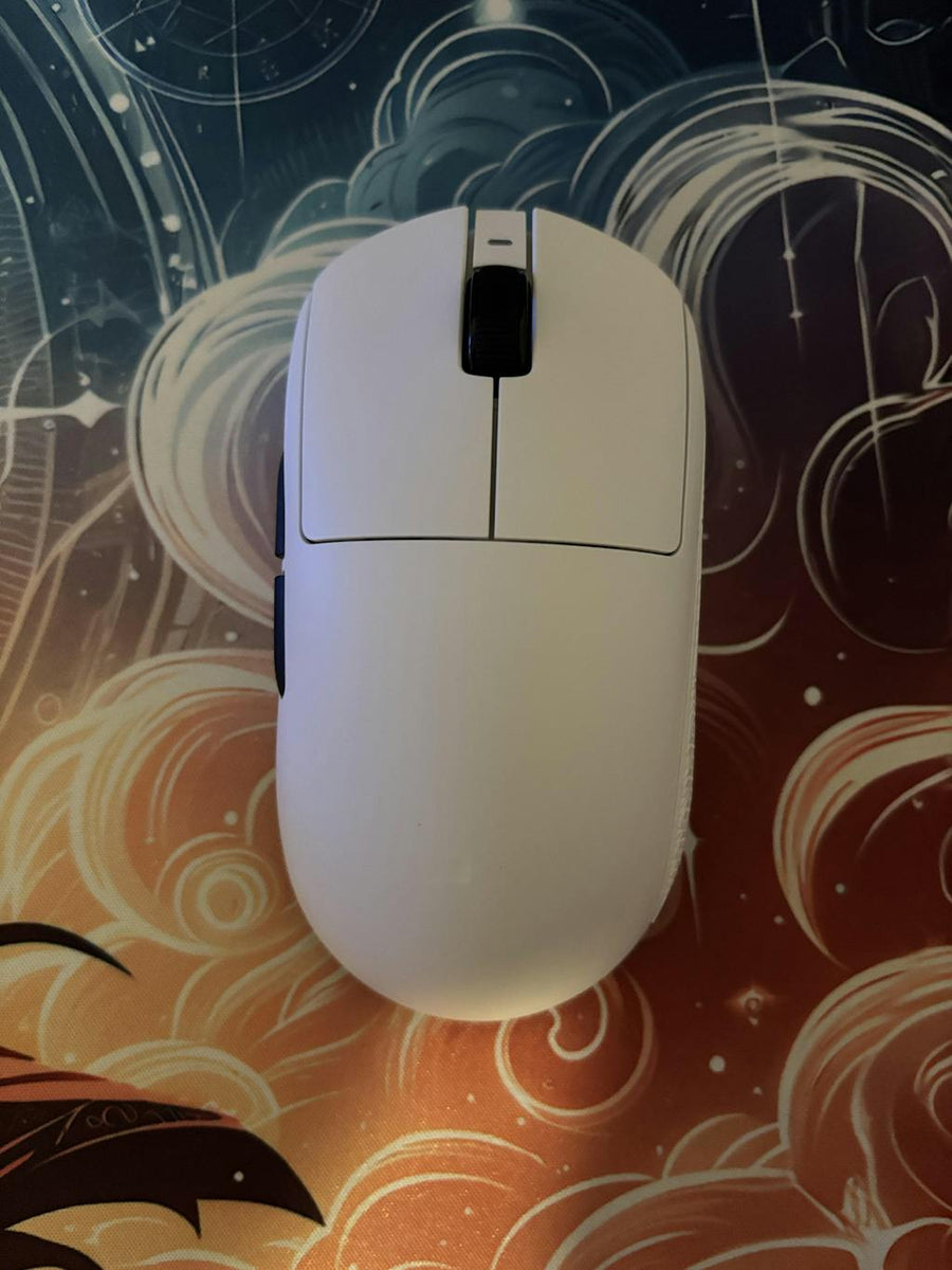 The 18cm length is very comfortable to hold. The battery life is incredible; I never have to worry about frequent charging. The coating and the microswitches are both excellent. 