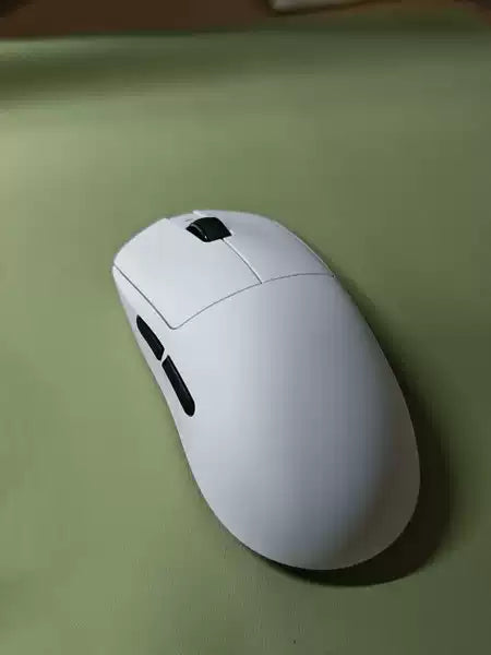 Both looks and performance are top-notch! The matte white casing has a fantastic texture, doesn't attract fingerprints, the buttons are crisp and satisfying, and the scroll wheel has just the right amount of resistance.