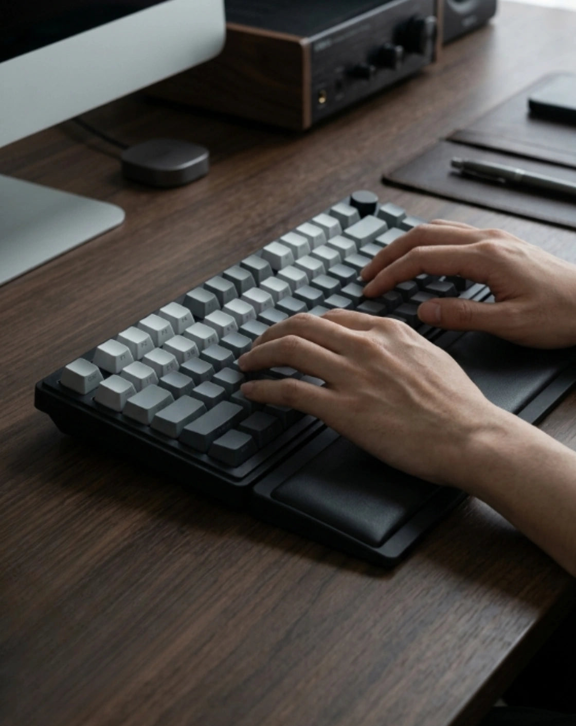Ink Dust Black: 75% Wireless Keyboard, Foldable Palm Rest - Kerno