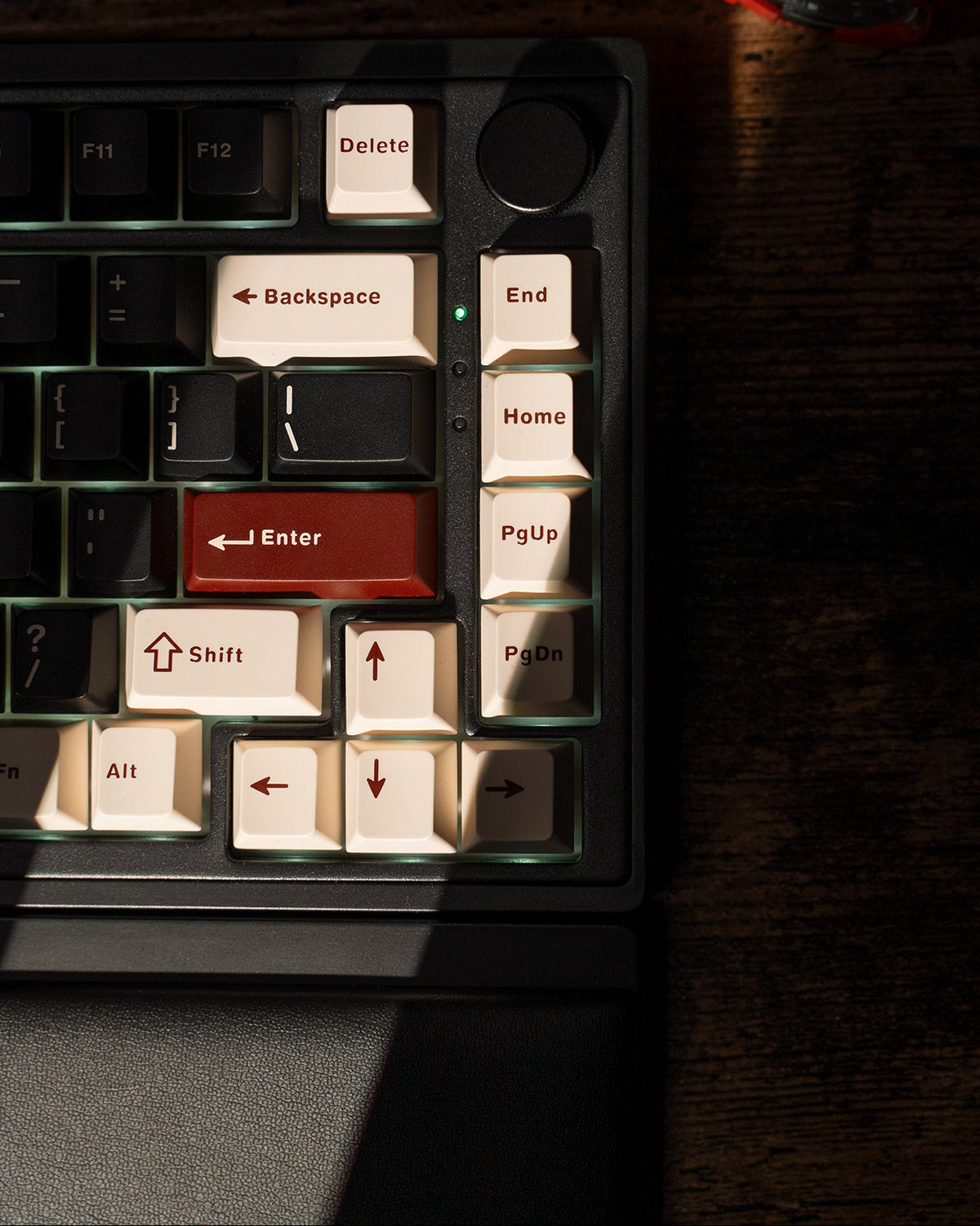 Dark Glory: 75% Wireless Keyboard, Foldable Palm Rest - Kerno