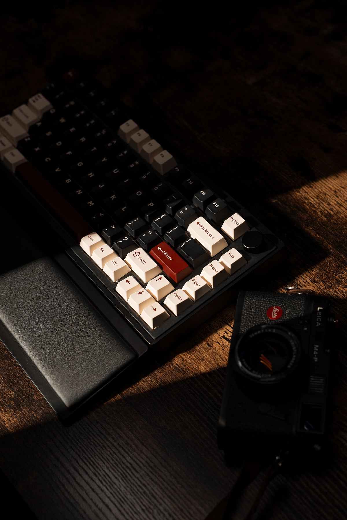 Dark Glory: 75% Wireless Keyboard, Foldable Palm Rest - Kerno
